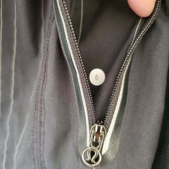 Lululemon Women's Run: Get Up And Glow Jacket Reflective 360 Black Sz 6 Full Zip - Picture 4 of 16